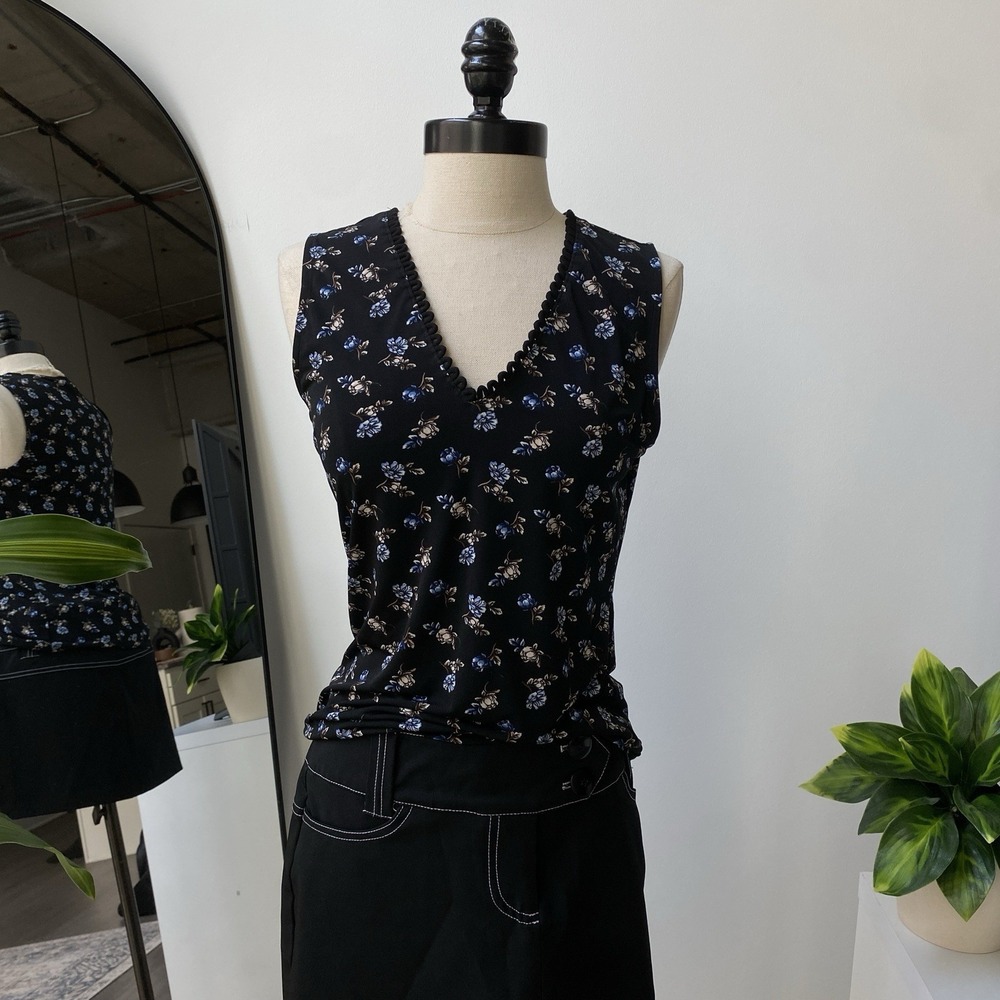 White House Black Market Black XS Blue Floral Scalloped V-Neck Blouse Y2K